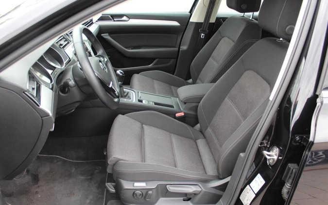 Volkswagen Passat cena 76500 przebieg: 104500, rok produkcji 2019 z Radzyń Podlaski małe 277